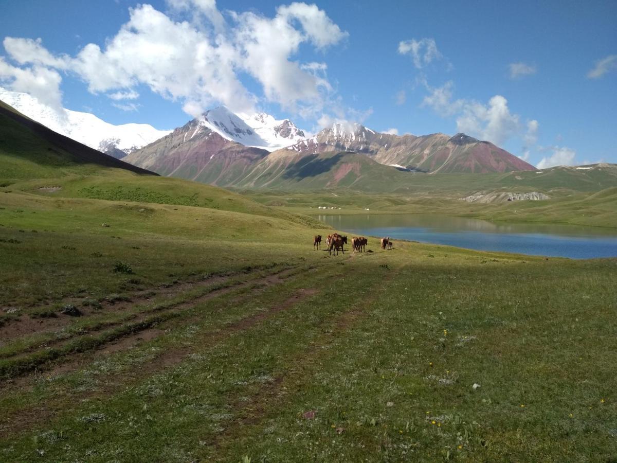 Hotel Yurt Camp Lenin Peak à Kara-Kavak Extérieur photo