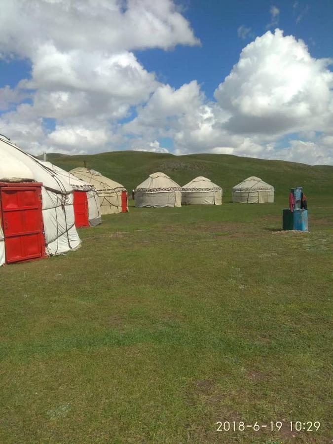 Hotel Yurt Camp Lenin Peak à Kara-Kavak Extérieur photo