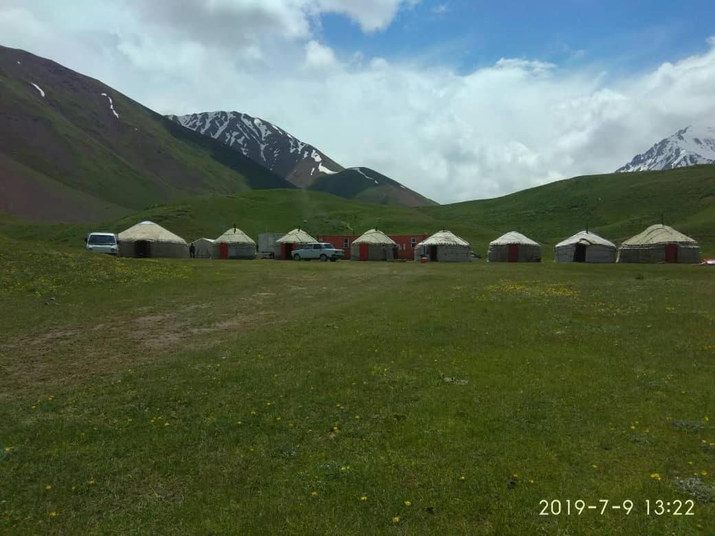 Hotel Yurt Camp Lenin Peak à Kara-Kavak Extérieur photo